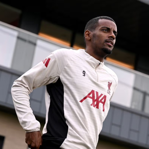 ดูวิเคราะห์ เวลคัมแบ็ค! 'อาร์เน่อ สล็อต' ยืนยัน 'อเล็กซานเดอร์ อีซัค' คืนสนามซ้อม