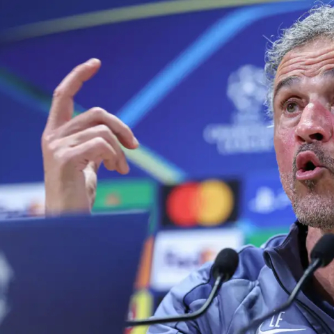 ดูวิเคราะห์ เอนริเก้งง ชล็อตปรับแผนหลังสาม แต่ยังชนะได้