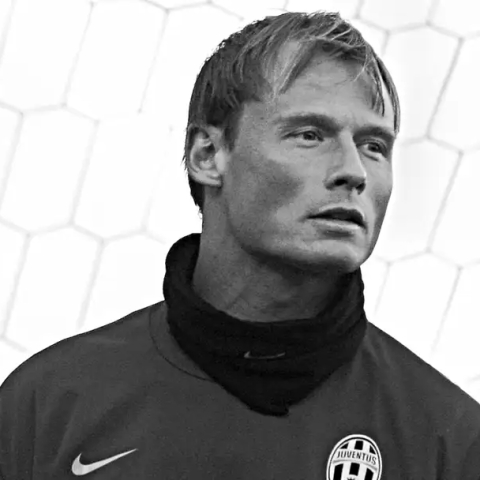 แมนนิงเกอร์เสียชีวิตจากอุบัติเหตุวัย 48 ปี