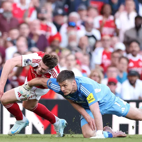 ดูวิเคราะห์ อาร์เตต้าไม่พอใจ คำตัดสินชี้ควรเป็นใบแดงสองเกมติด