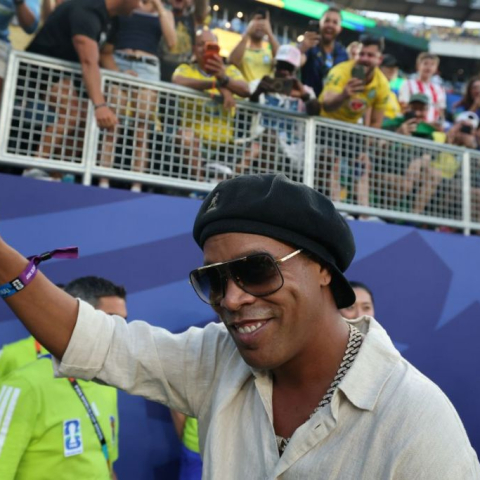 โรนัลดินโญ่คืนสนาม เซ็นร่วมทีมดังดิวิชันสาม
