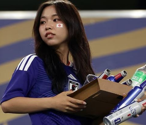 ดูวิเคราะห์ แฟนบอลญี่ปุ่นชวนเจ้าถิ่นเก็บขยะหลังเกม