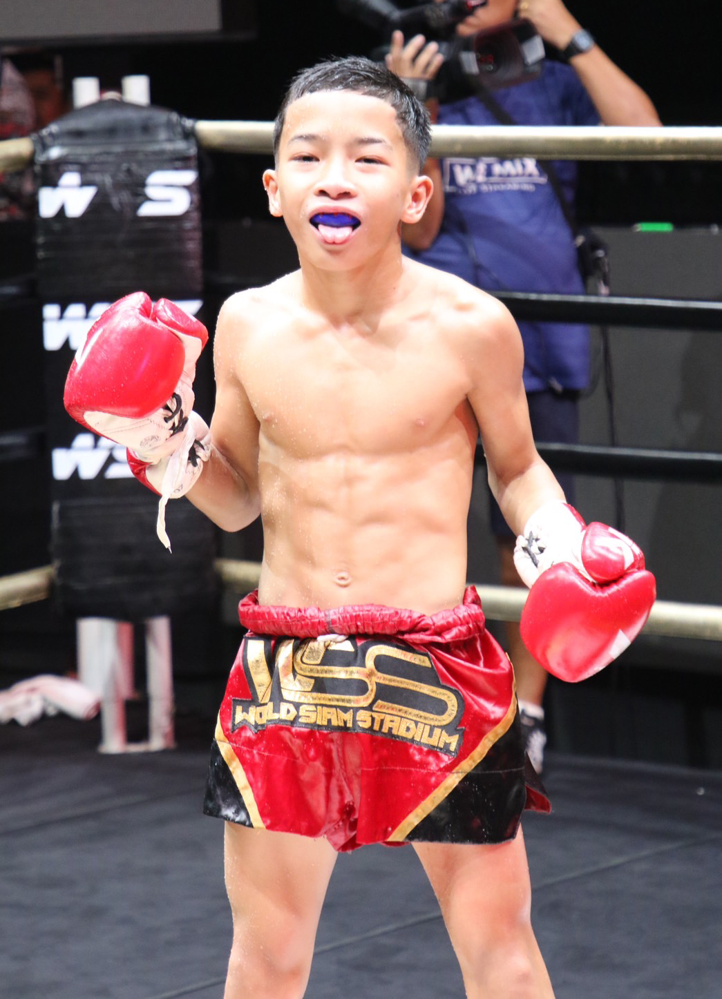 ฉัตรเงินน้อย